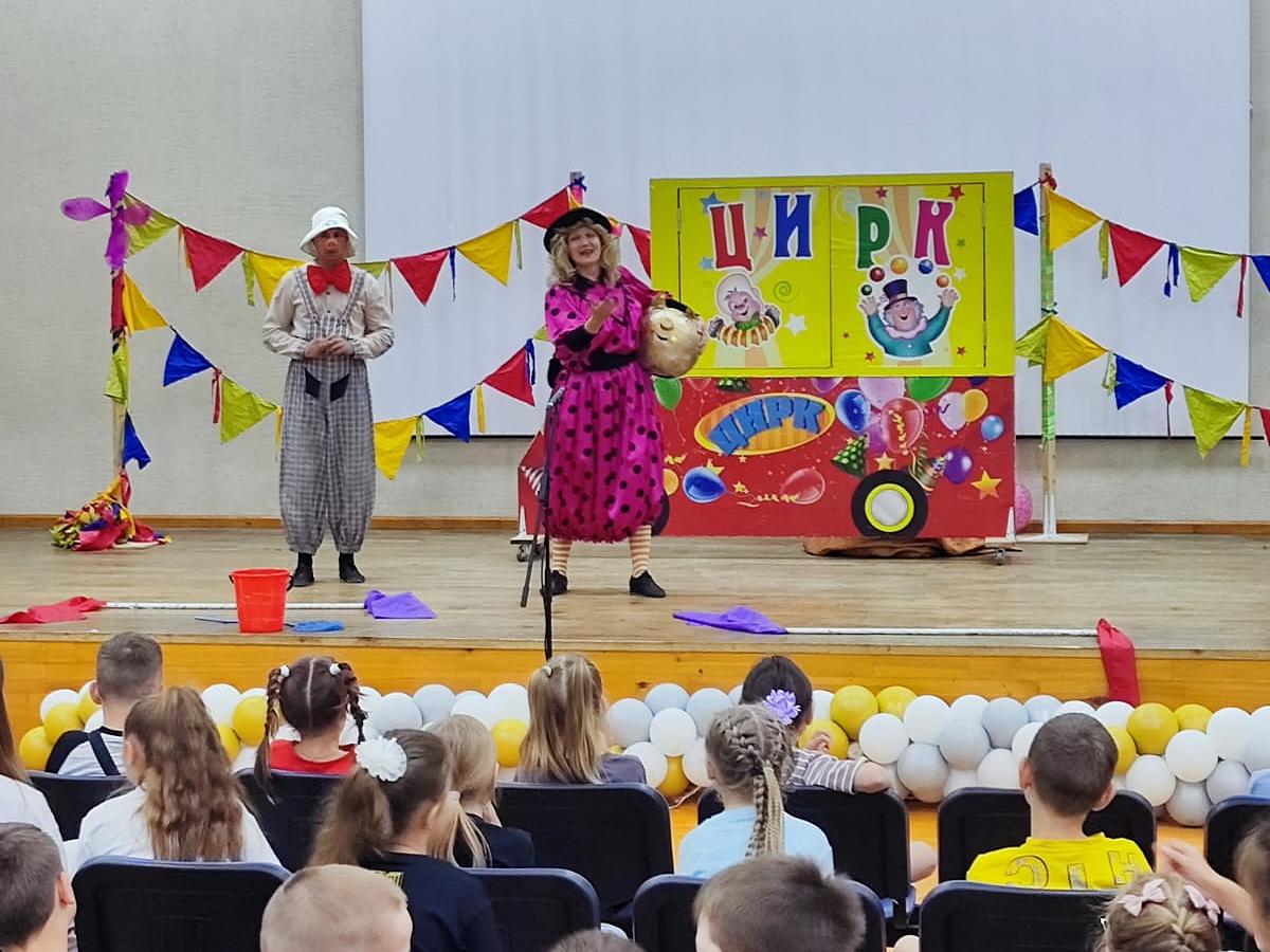 Группа «Калейдоскоп» показала музыкальный спектакль «Приключения Фунтика, или Фунтик и Дама с усами» Группа «Калейдоскоп» показала музыкальный спектакль «Приключения Фунтика, или Фунтик и Дама с усами»